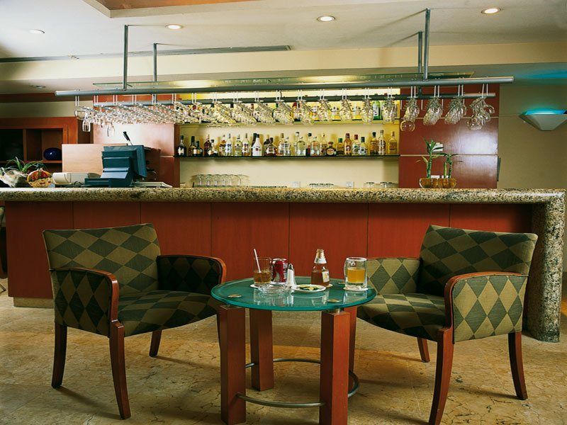 فندق أجنحة يوروستارز زونا روزا مدينة مكسيكو المظهر الخارجي الصورة A bar in a hotel